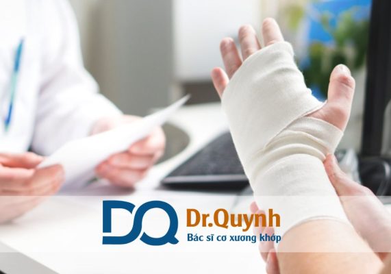 Chi phí mổ nội soi hội chứng ống cổ tay Theo CHUYÊN GIA, BÁC SĨ CKI LÊ VĂN QUỲNH, người bệnh không nên quá lo lắng về chi phí. Điều quan trọng nhất là phát hiện sớm, chọn đúng phương pháp. Nếu điều trị muộn, biến chứng gây tàn phế sẽ khiến chi phí tăng gấp nhiều lần.