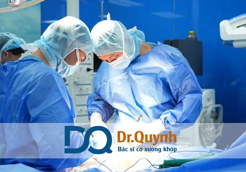 Nếu bạn đang tìm bác sĩ mổ thay khớp gối uy tín tại Quận 7, thì CHUYÊN GIA, BÁC SĨ CKI LÊ VĂN QUỲNH chính là lựa chọn hàng đầu